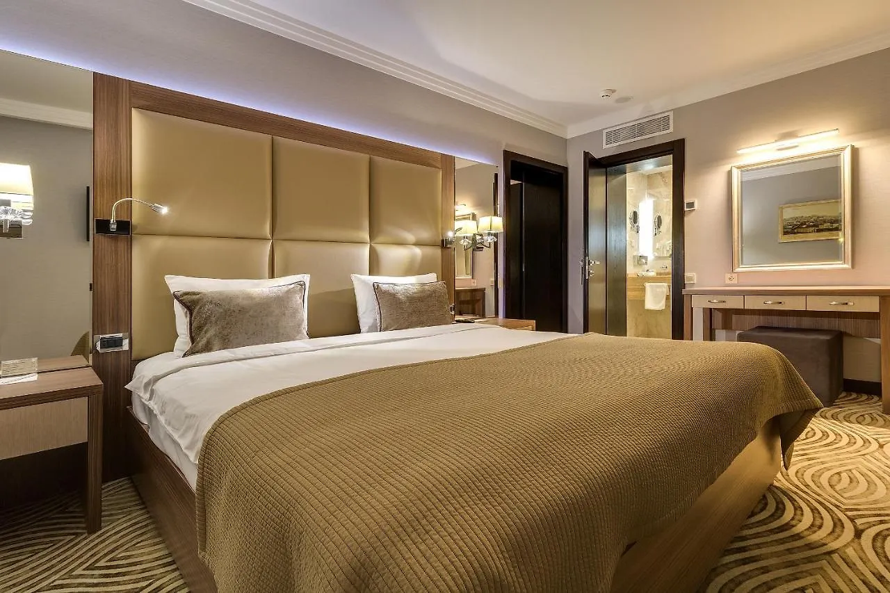 Premier Hotel Dnister Lviv