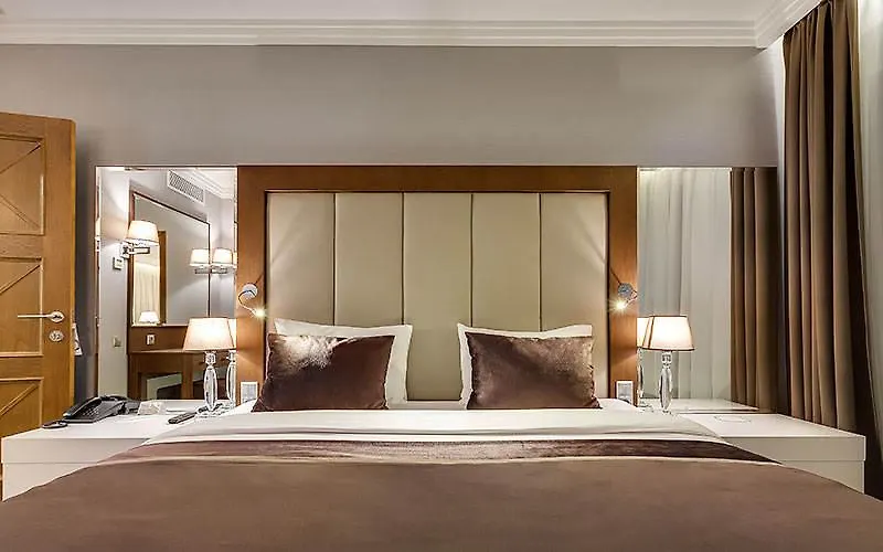 Premier Hotel Dnister Lviv