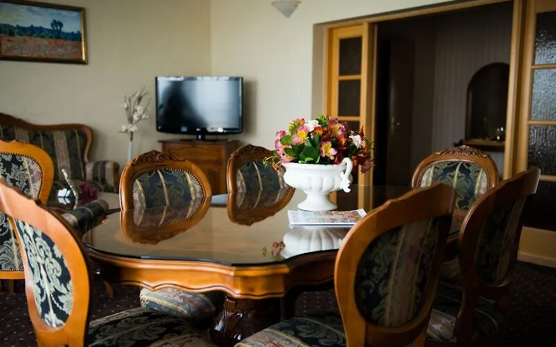 Premier Hotel Dnister Lviv 4*,