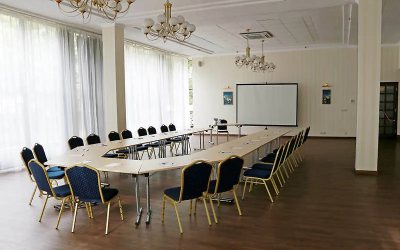 Premier Hotel Dnister Lviv 4*,